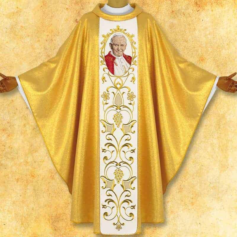 Ornat haftowany złoty z wizerunkiem Św. Jan Paweł II