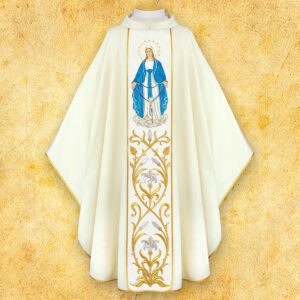 Casulla con imagen bordada de "Nuestra Señora del Rosario"